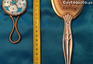 conjunto de escova antiga e espelho
