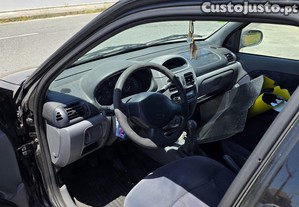 Renault Clio 1.2 - 99