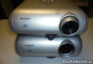 2 projectores Sharp XR-10S-L para peças