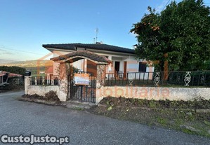 Moradia T2, Com Possibilidade De Ser...