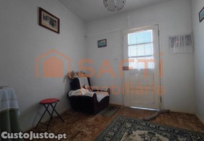 Casa Com 2 Andares E Terreno A 6Km De Soure.