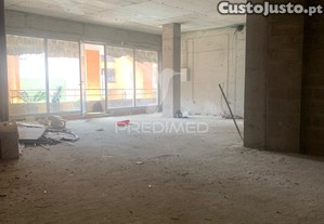Loja em bruto na praça da rainha dona amélia, bonfim