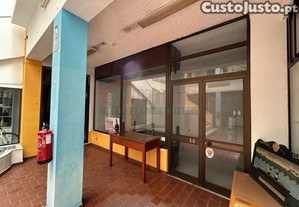 Espao Comercial No Centro Histrico De Peniche.