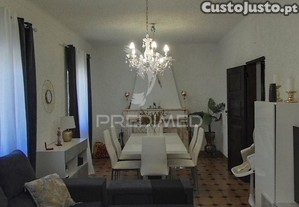 Moradia bi-familiar com enorme potencial