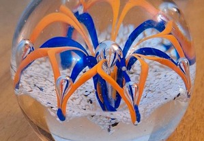 Pisa papeis redondo en vidro, motivo floral