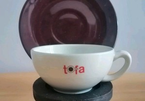 Chávena antiga dos Cafés Tofa, em loiça Candal