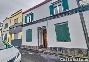 Moradia T5 em Ponta Delgada - Oportunidade Única!