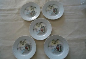 Vários pratos antigos de porcelana Spal