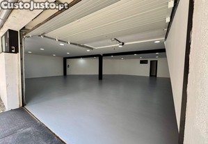 Garagem/Armazém para   Totalmente Restaurado