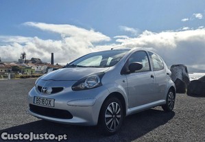 Toyota Aygo 1.0 68cv Impecável c/ Garantia 18 meses (Como Novo)