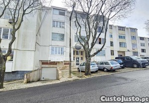 T2 completamente remodelado, com parqueamento e arrecadação, cascais