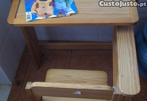 Mesa articulada para estudo de criana