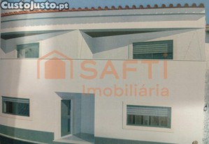 Moradia Em Ruina Com Projeto Aprovado Para 2...