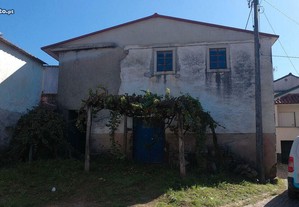 Casa de aldeia T3 em Leiria de 1960,00 m²