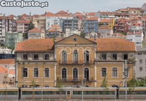 Armazéns E Terreno.
