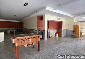 Loja Com 190 M2, Em Valadares, Vila Nova De Gaia.