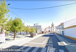 Casa Para Garagem e Arrumos