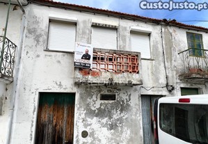 Moradia para reconstrução em santo amaro   vila nova de foz côa