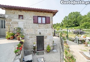 Moradia T2 Junto Ao Rio Em Fermentões, Guimarães
