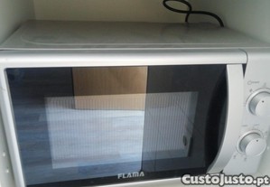 Micro-ondas FLAMA inox
