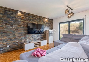 Andar Moradia T4 Triplex C/ Excelentes Acessos...
