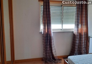 Quarto perto da ESTG para rapariga