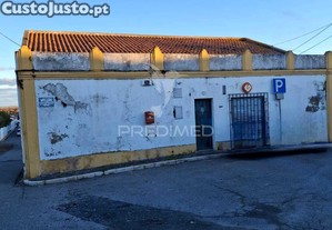 Armazém em terreno de 1024m2 a 10 minutos de beja
