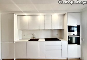 Apartamento totalmente remodelado na Vila de Oeiras