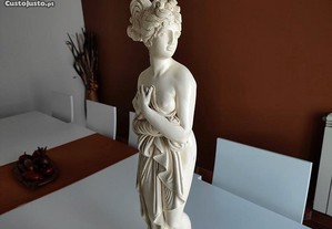 Linda estátua antiga
