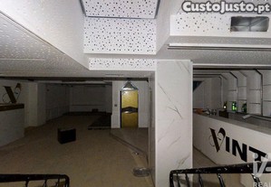 Loja / Estabelecimento Comercial em Lordelo Do Ouro E Massarelos de 155,00 m²