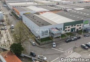 Armazém Industrial Com 1100M² Na Maia