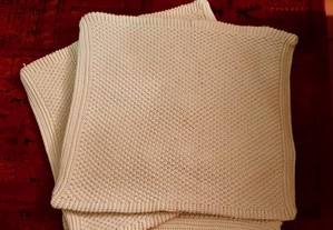 3 capas de almofada em crochet grosso beje