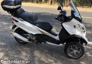 Piaggio mp3 500cc de 2017 com 20 mil km pode ser conduzida com carta de carro.