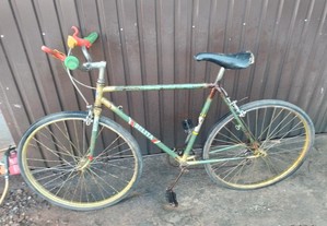 Bicicleta antiga de estrada para restauro marca BELITA