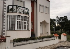 Moradia geminada T4 com Jardim Recardães, Águeda