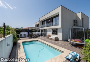 Moradia T5 De 2022 Com Piscina A 10 Minutos Do...