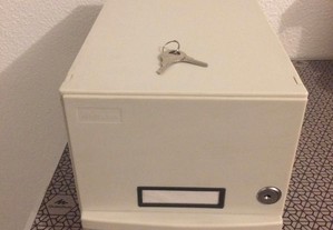 Caixa arquivadora, com chaves (35 cm comprimento)