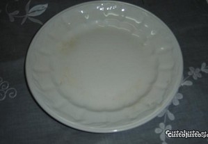 Quatro Pratos Brancos c/ espiga - Louça de Sacavém