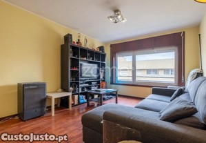 Apartamento T4 Com Lugar De Garagem E Arrumos -...