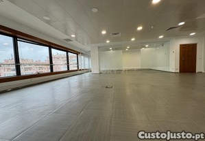 Escritrio Moderno em Lisboa com Garagem e Elevador
