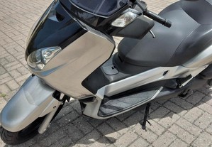 Yamaha xmax 250 como nova