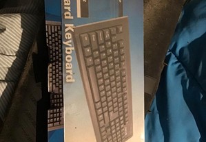 teclado novo em caixa