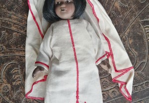 boneca toda em porcelana , traje etiopia