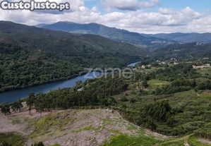 Terreno Com 7.7 Ha E Três Ruínas Em Britelo,...