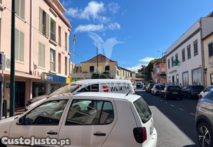 Loja á no centro do caniço - ilha da madeira