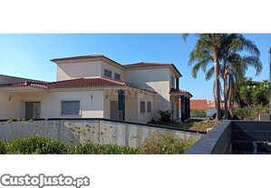 Moradia T5 Num Lote De Terreno Com Mais De...
