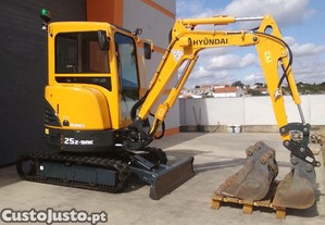 Mini escavadora giratria Hyundai (ano 2023) 405 h