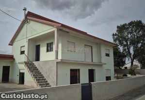 Espetacular Moradia T4 com Jardim e Vista Panorâmica em Pombal