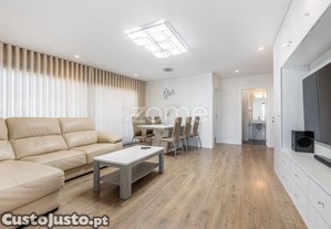 Apartamento T3 Transformado Em T4 Com Vista Mar...