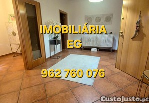 Apartamento T3 C 2 lugares de garagem